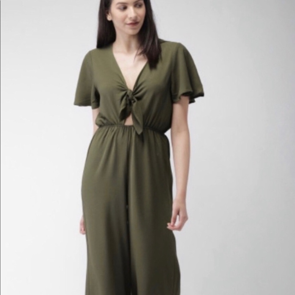 Forever21 Large Olive 🫒  full length Jumpsuit w/ tie up front & peekaboo cutout